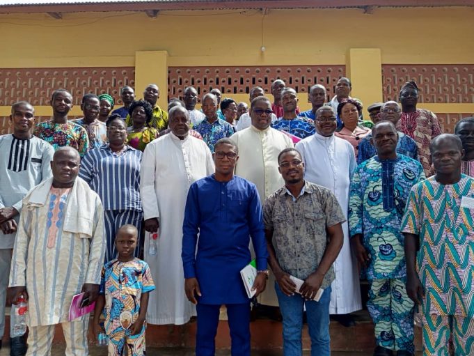 Formation avec les cadres et personnalités politiques en retraite de la Paroisse Saint Michel d’Aplahoué.